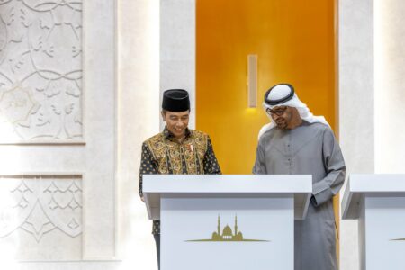 رئيس جوكووي ورئيس دولة الامارات يبحثان تعزيز علاقات البلدين