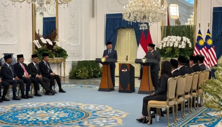 عقد الرئيس برابوو سوبيانتو مؤتمرا صحفيا مشتركا مع رئيس الوزراء الماليزي أنور إبراهيم في قصر ميرديكا بجاكرتا يوم الجمعة (27 يونيو 2025). (أنتارا/جينتا تينري ماوانجي)