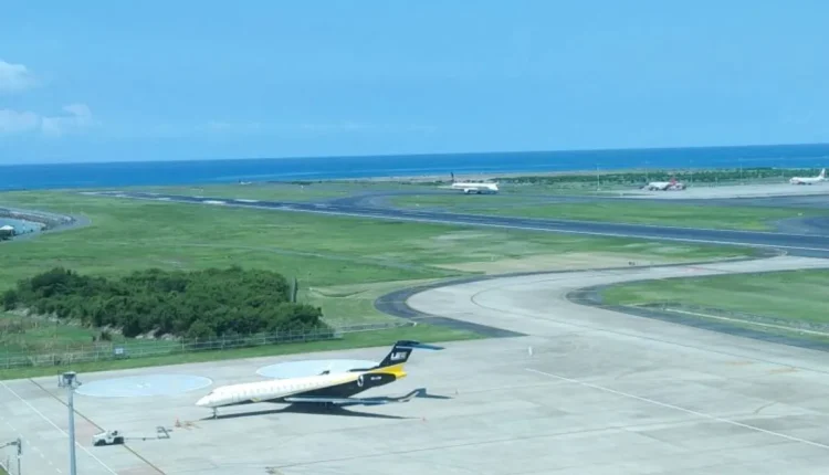 يستعد عدد من الطائرات للإقلاع في مطار غوستي نجوراه راي الدولي، بالي، الأحد (22 يونيو 2025) أنتارا/ديوا كيتوت سوديارتا ويجونا