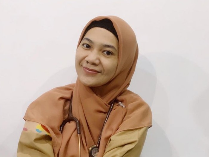 إيكا براستيّا، الطبيبة البيطرية المعروفة بالاسم الأدبي مومي آ إس إف