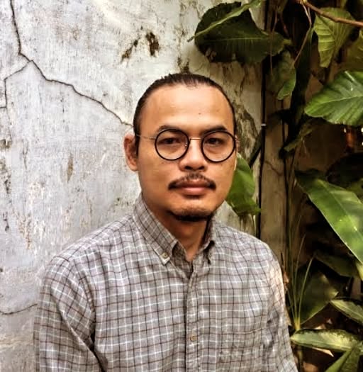 الكاتب زاكي يماني