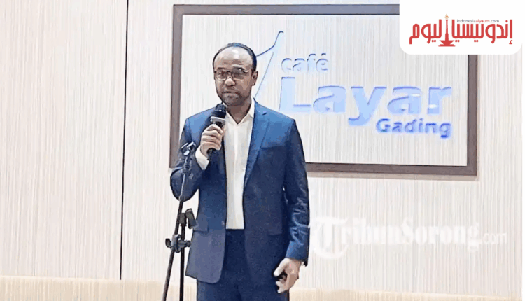 سفير دولة الإمارات العربية المتحدة لدى إندونيسيا عبد الله سالم الذهيري يتحدث عن انطباعاته خلال مأدبة العشاء التي أقيمت مع حاكم بابوا الغربية الجنوبية ومسؤولي الإقليم في مدينة سورونغ مساء الاثنين الثالث من نوفمبر عام 2025