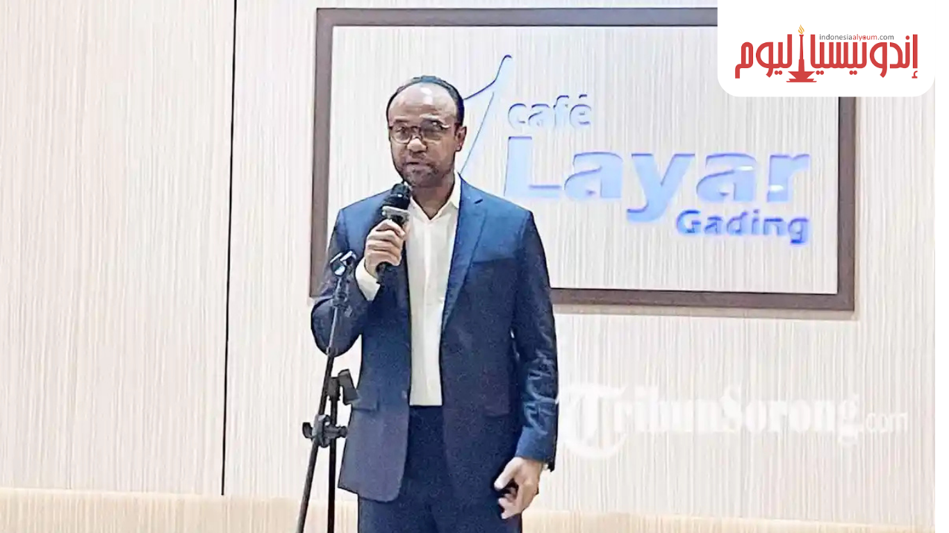 سفير دولة الإمارات العربية المتحدة لدى إندونيسيا عبد الله سالم الذهيري يتحدث عن انطباعاته خلال مأدبة العشاء التي أقيمت مع حاكم بابوا الغربية الجنوبية ومسؤولي الإقليم في مدينة سورونغ مساء الاثنين الثالث من نوفمبر عام 2025