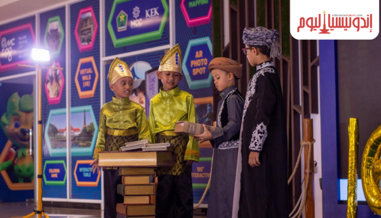 الأطفال في مسرحية باللغة العربية جسّد قيم الصداقة العابرة للثقافات، وتناول تاريخ القهوة باعتبارها جزءًا من الحضارة الإسلامية والتراث الأرخبِيلي